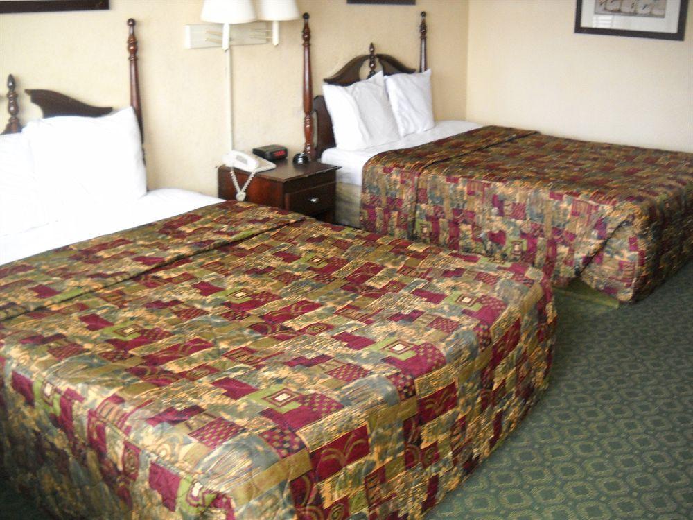 Red Carpet & Atlantic Motel