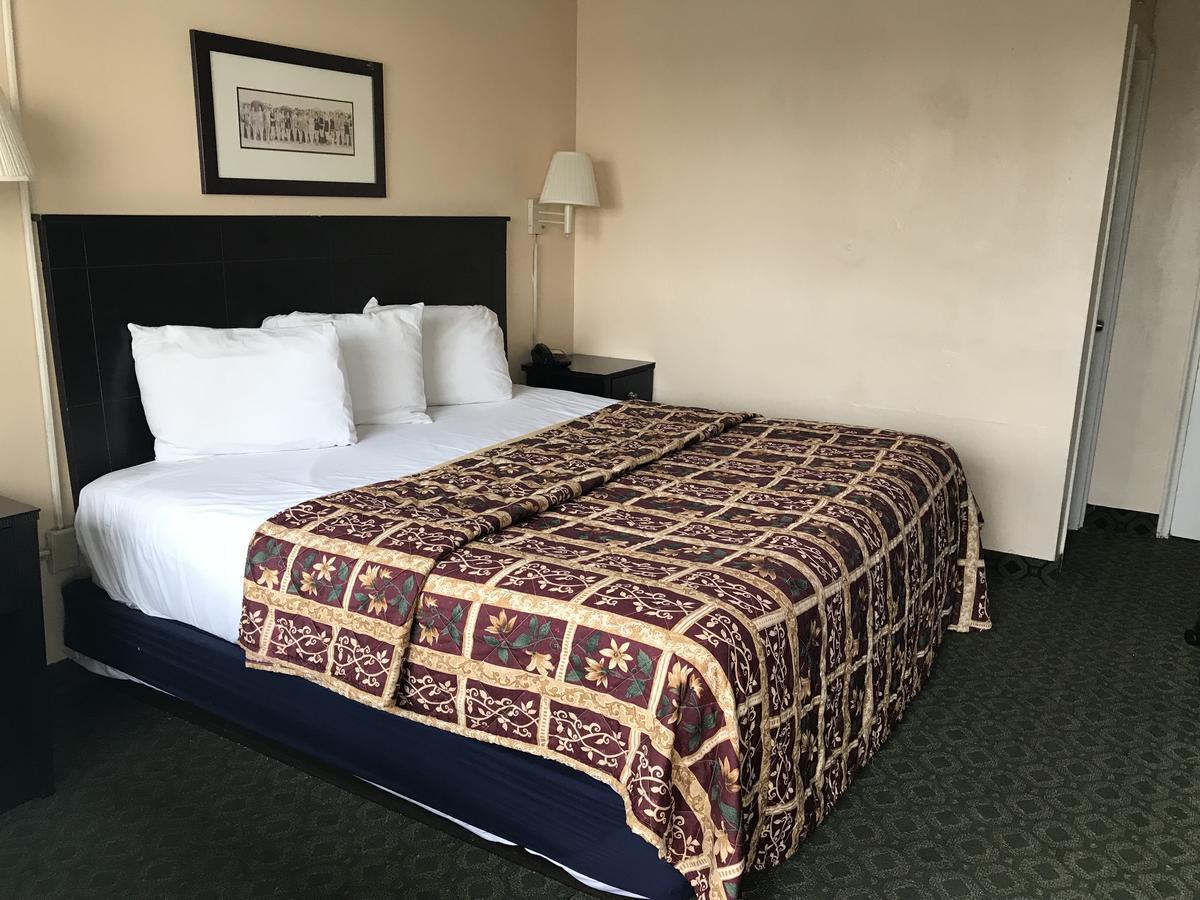 Red Carpet & Atlantic Motel