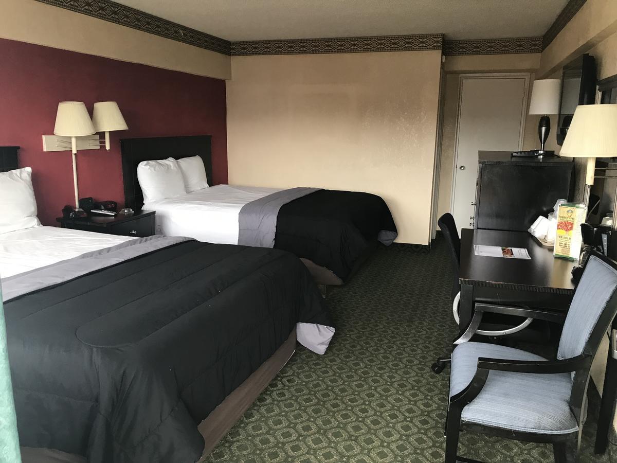 Red Carpet & Atlantic Motel