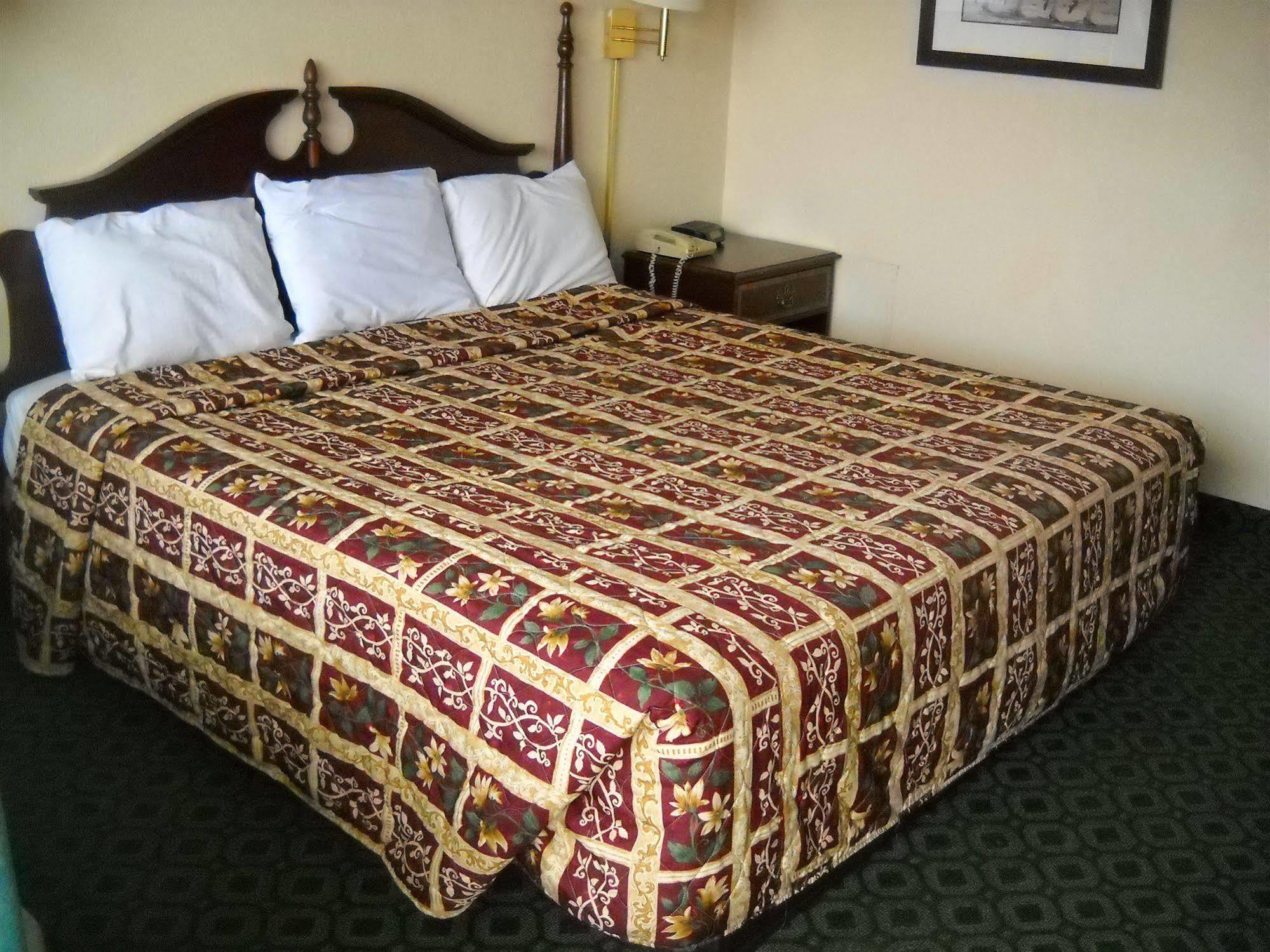 Red Carpet & Atlantic Motel